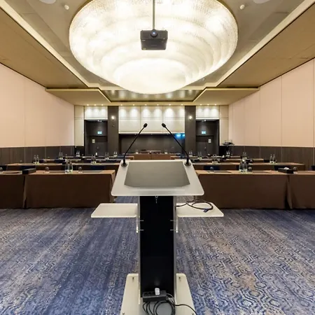 Crowne Plaza Geneva By Ihg Hotel 4*